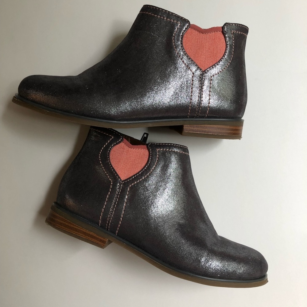 Silver Metallic heart Kariana Boots